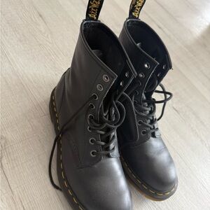 Original Dr. Marten boots 1460 sz 8 women’s - GUC